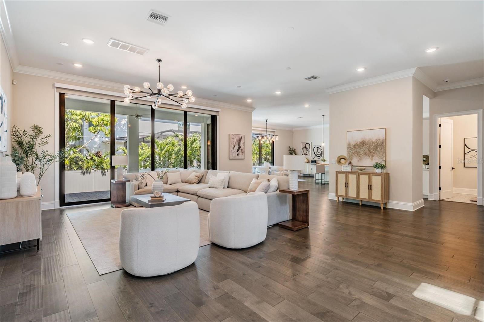 481 W DAVIS BOULEVARD