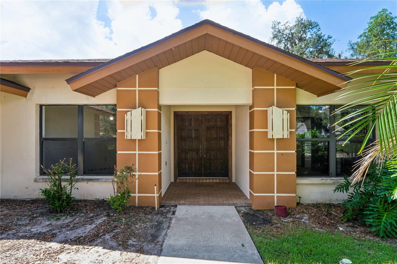 2715 LAUREL OAK DRIVE