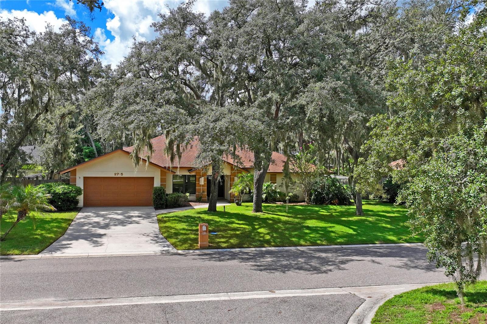 2715 LAUREL OAK DRIVE