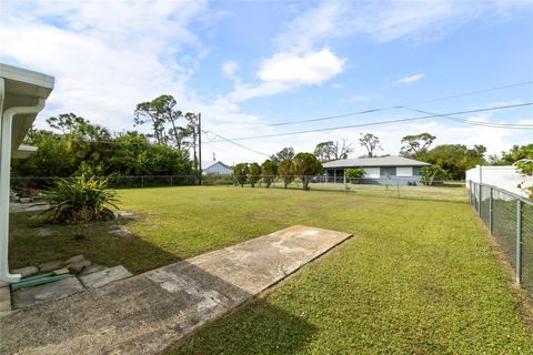 A home in PORT CHARLOTTE