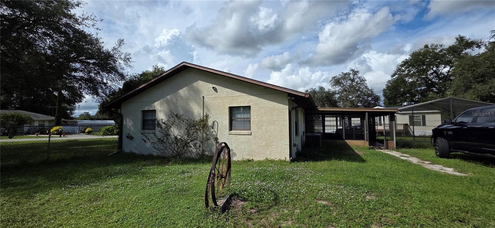 CARLTON VILLAGE PARK - Residential