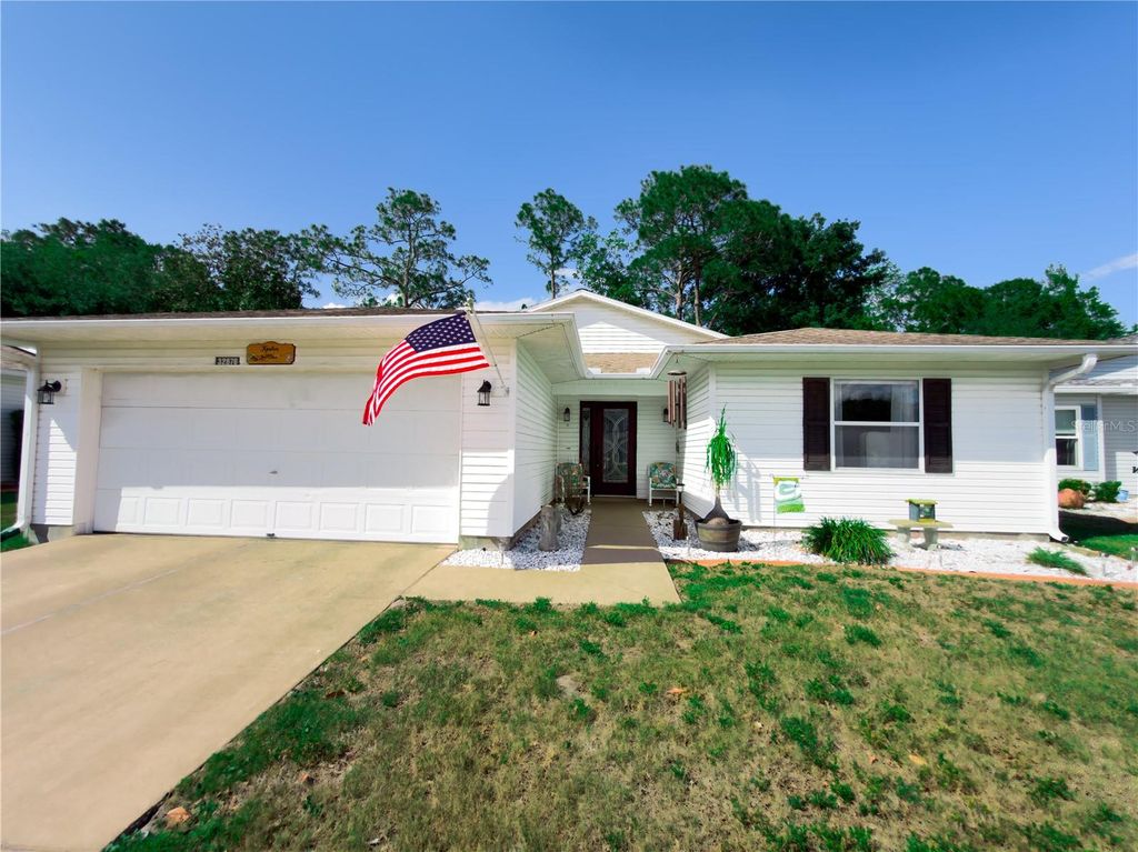Photo of 32676 Oak Park Drive, Leesburg, FL 34748 (MLS # G5111662)