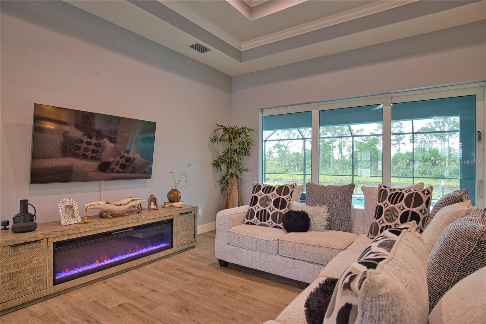 ROTONDA WEST PINE VALLEY - Residential