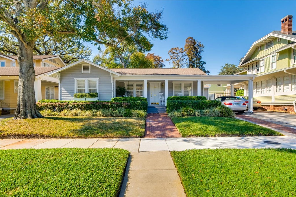 Photo of 827 S Delaware Avenue, Tampa, FL 33606 (MLS # TB8548628)