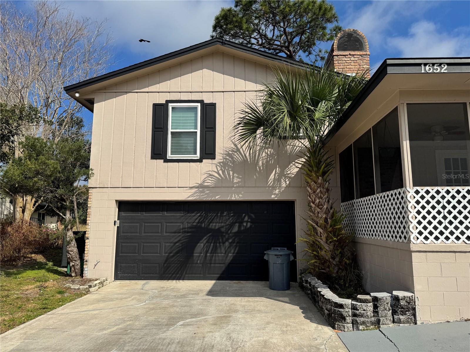 1652 PALM HILL DRIVE