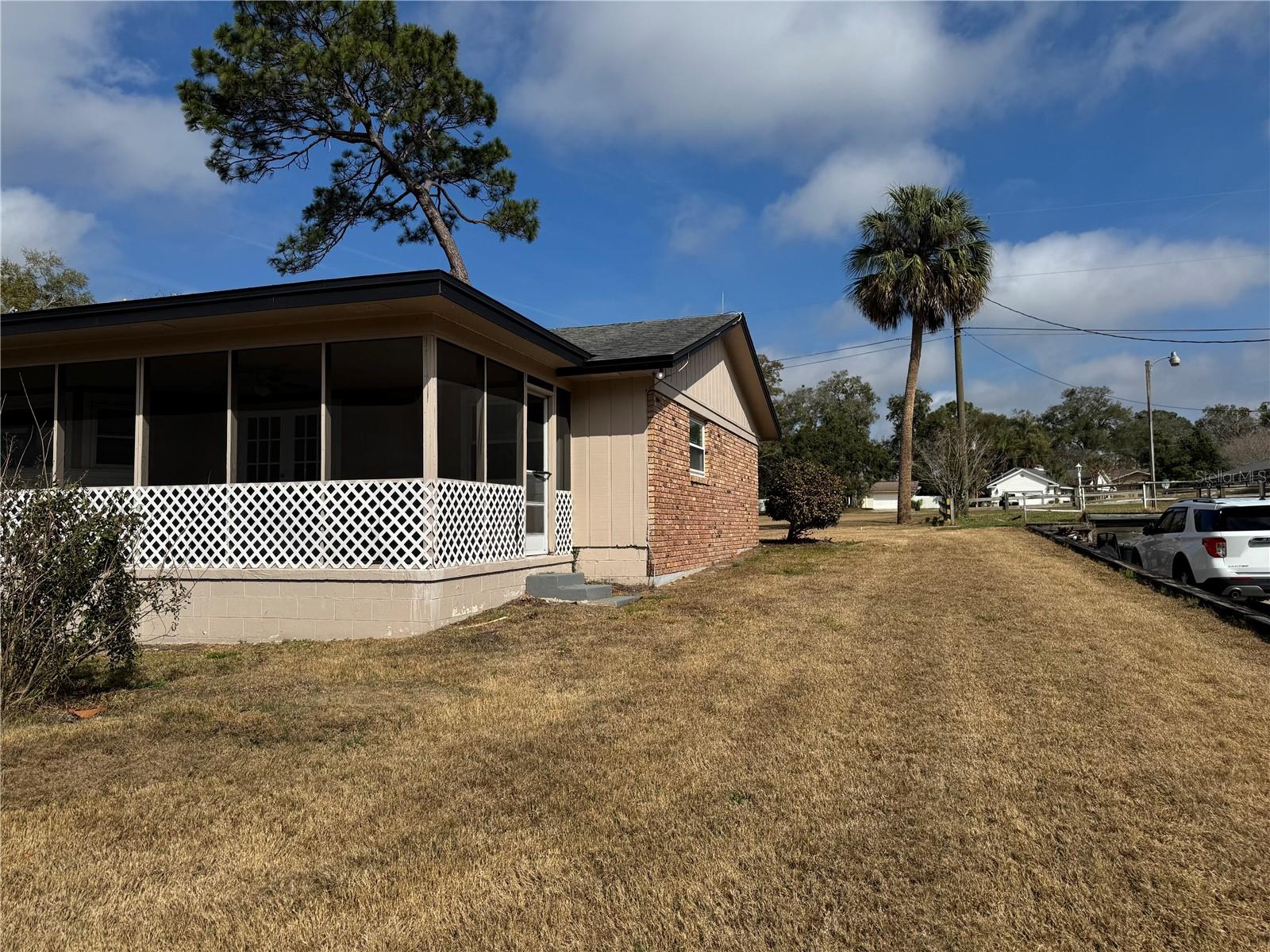 1652 PALM HILL DRIVE