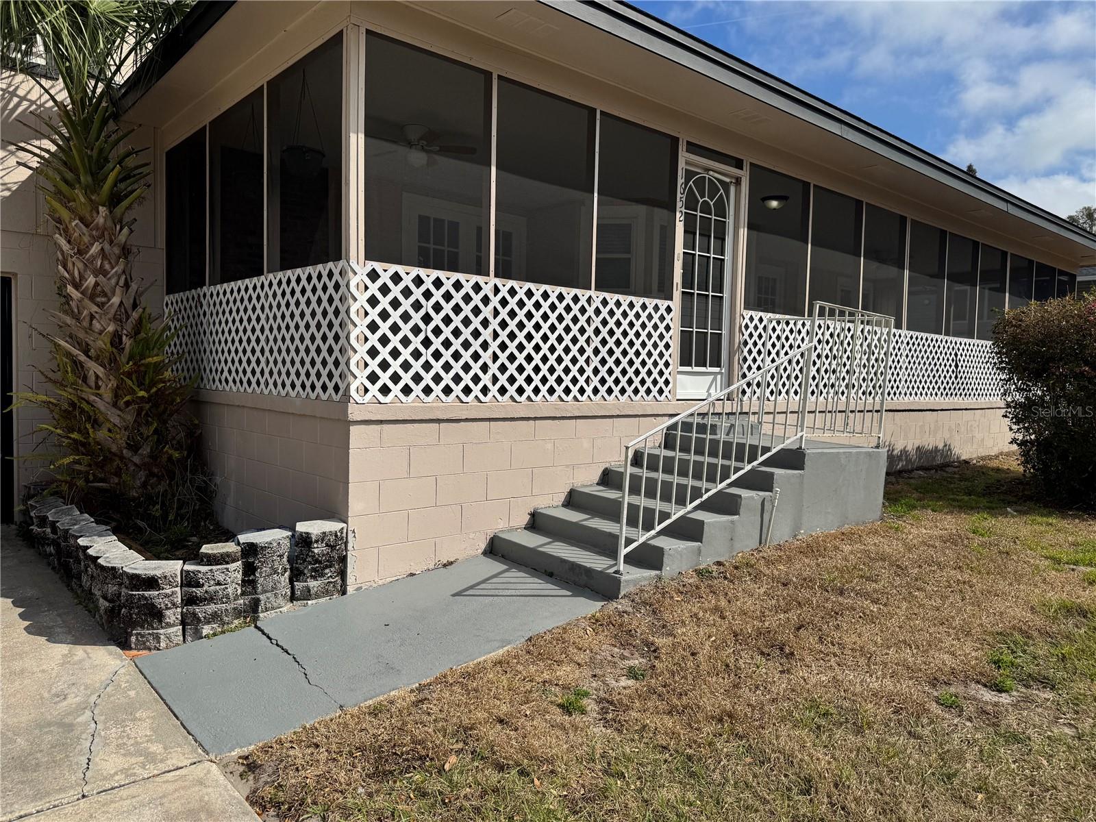 1652 PALM HILL DRIVE