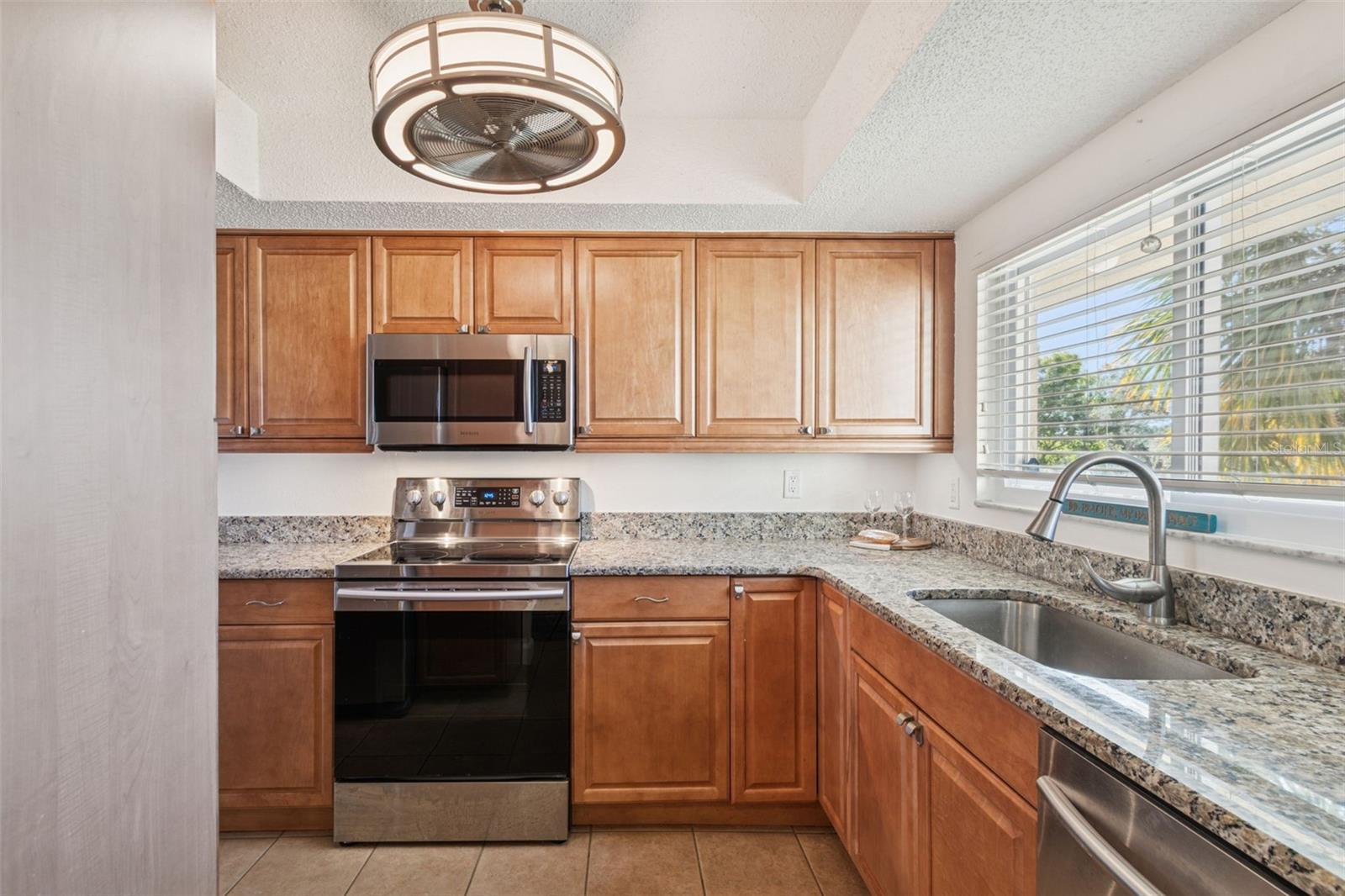 LAKE TARPON SAIL & TENNIS CLUB - Residential