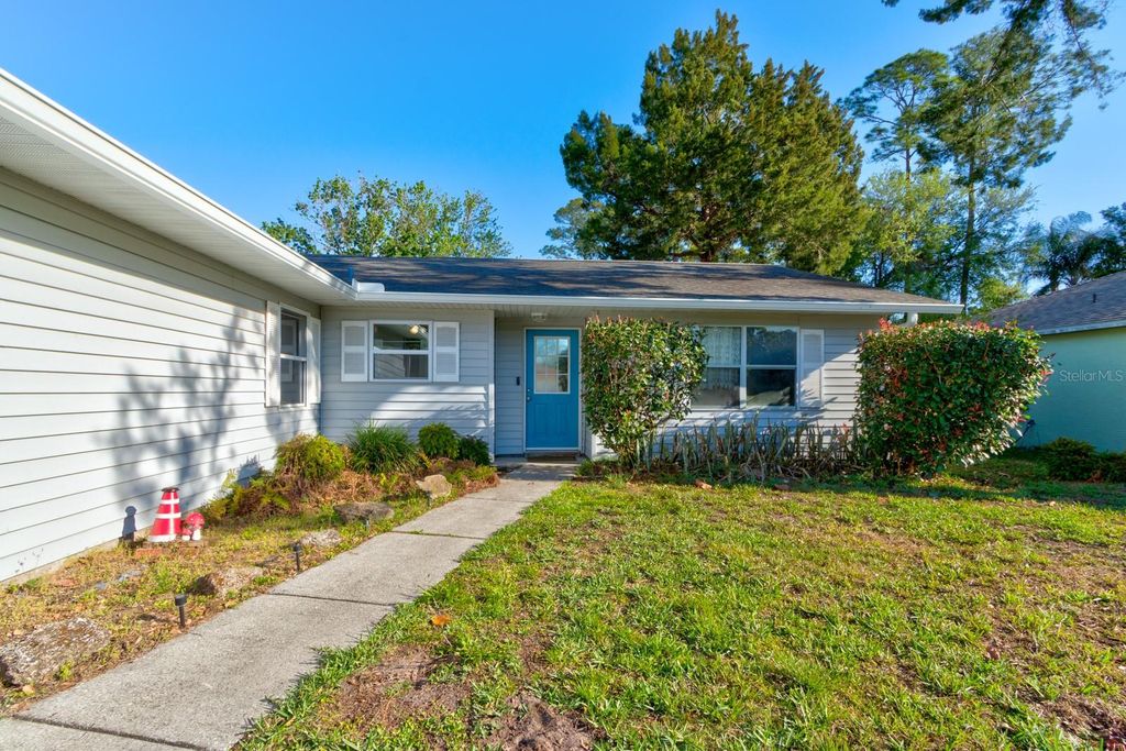 Photo of 29 Rylin Lane, Palm Coast, FL 32164 (MLS # V4948000)