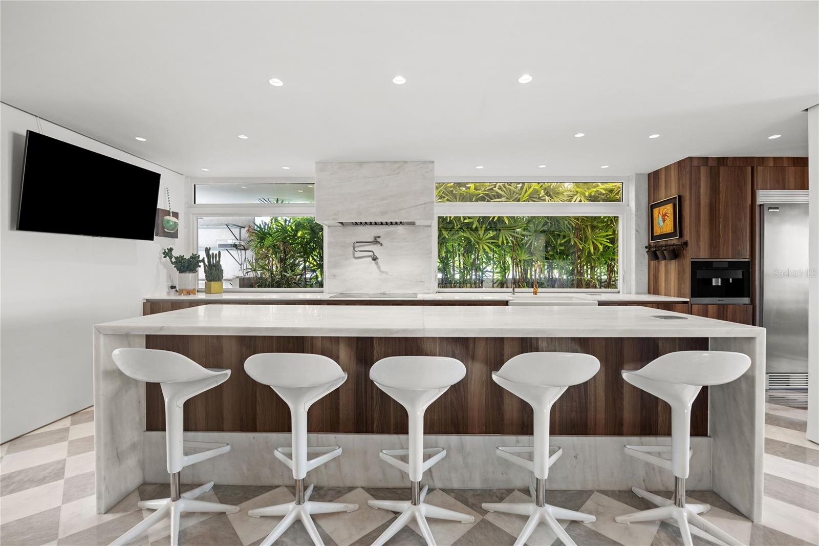 CROWNE PLAZA CONDOMINIUM - Residential