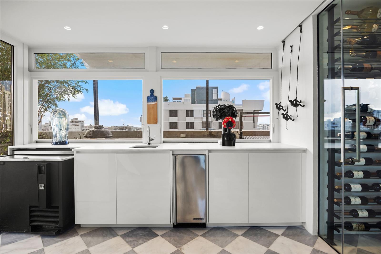 CROWNE PLAZA CONDOMINIUM - Residential