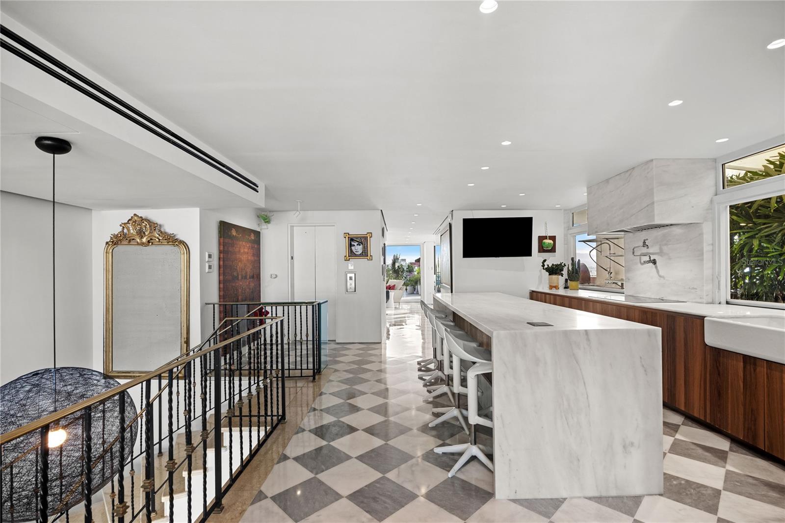 CROWNE PLAZA CONDOMINIUM - Residential