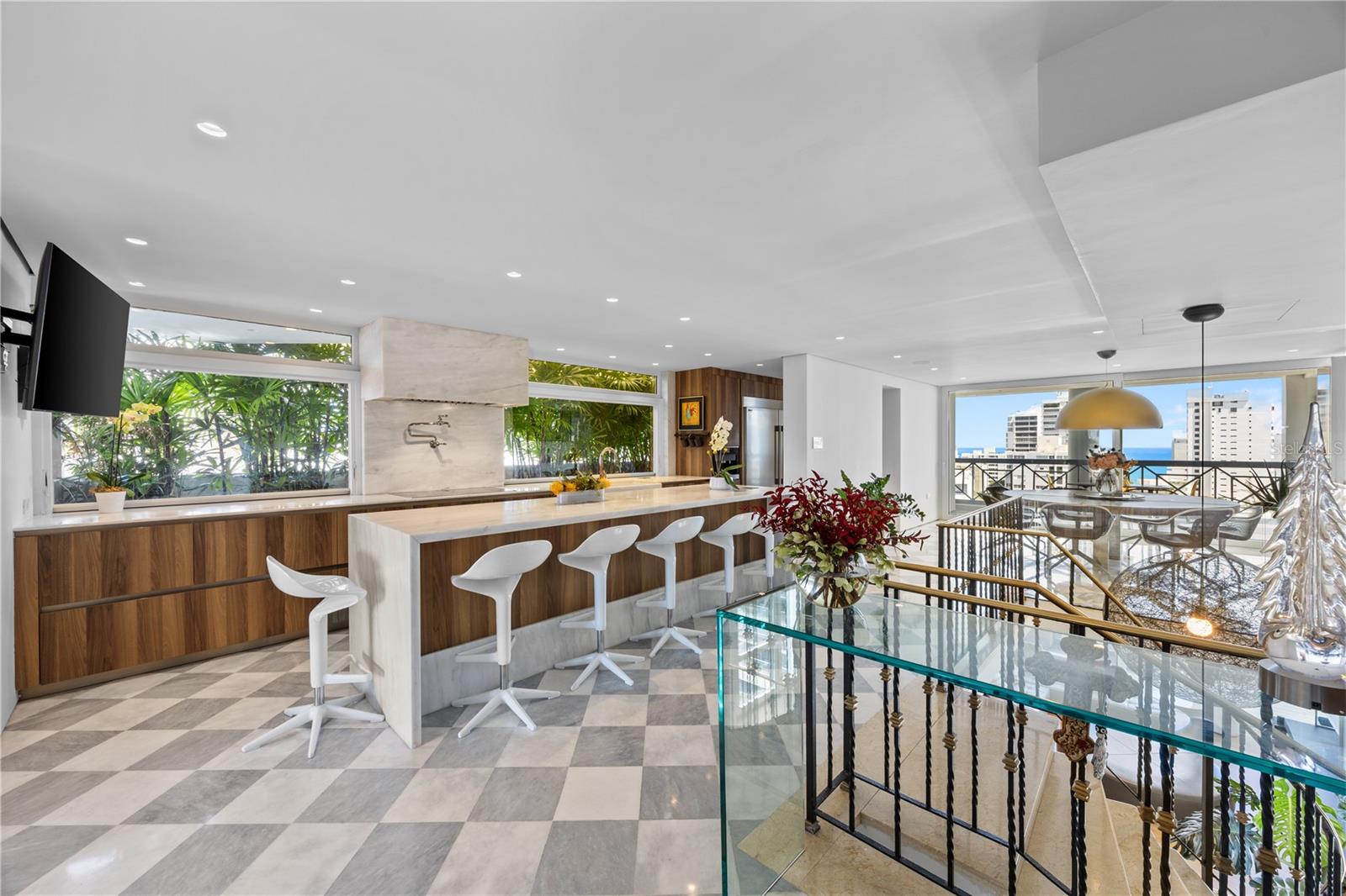 CROWNE PLAZA CONDOMINIUM - Residential