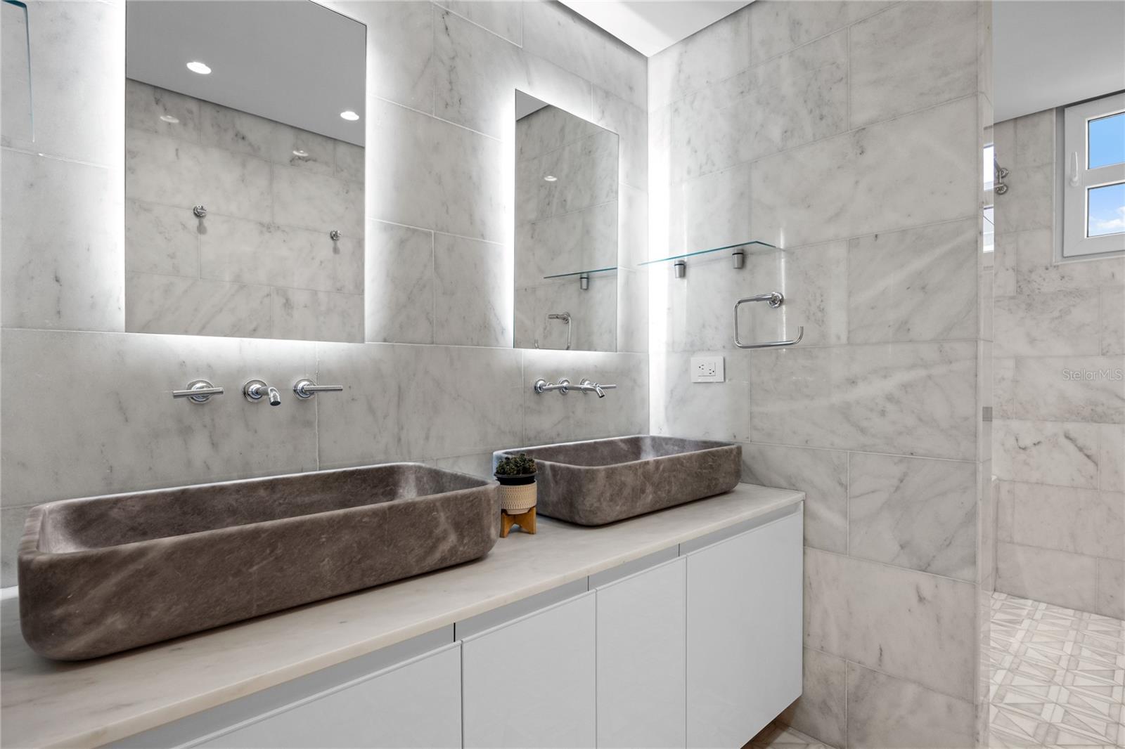 CROWNE PLAZA CONDOMINIUM - Residential