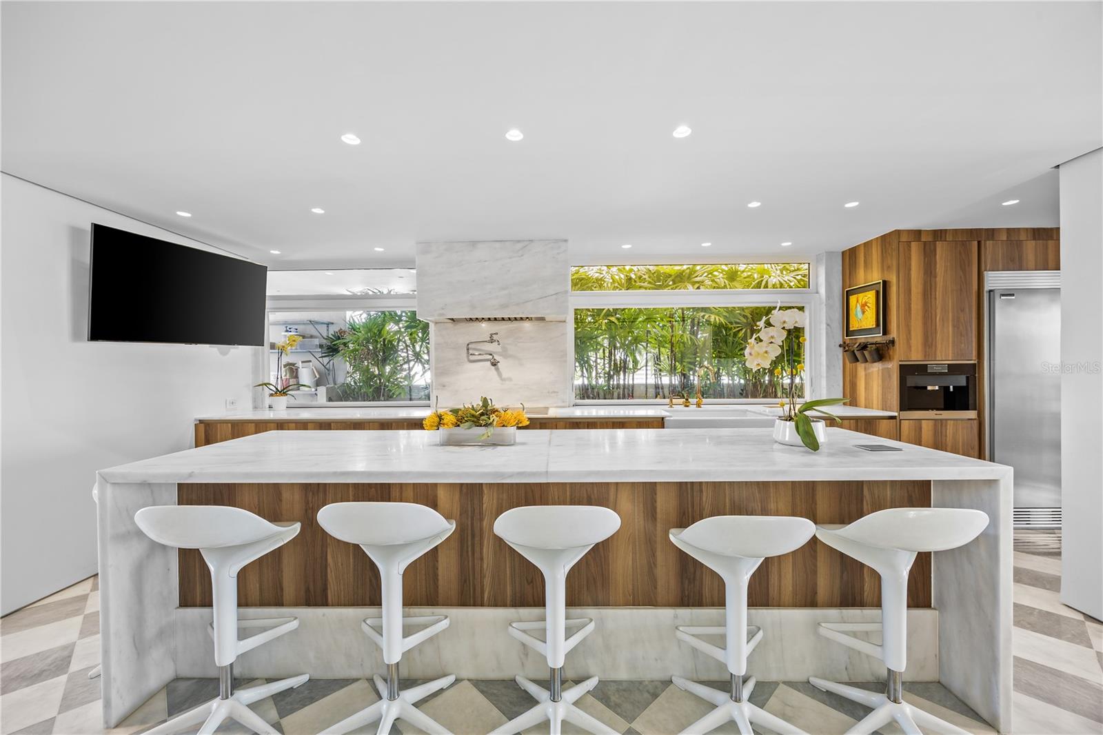 CROWNE PLAZA CONDOMINIUM - Residential