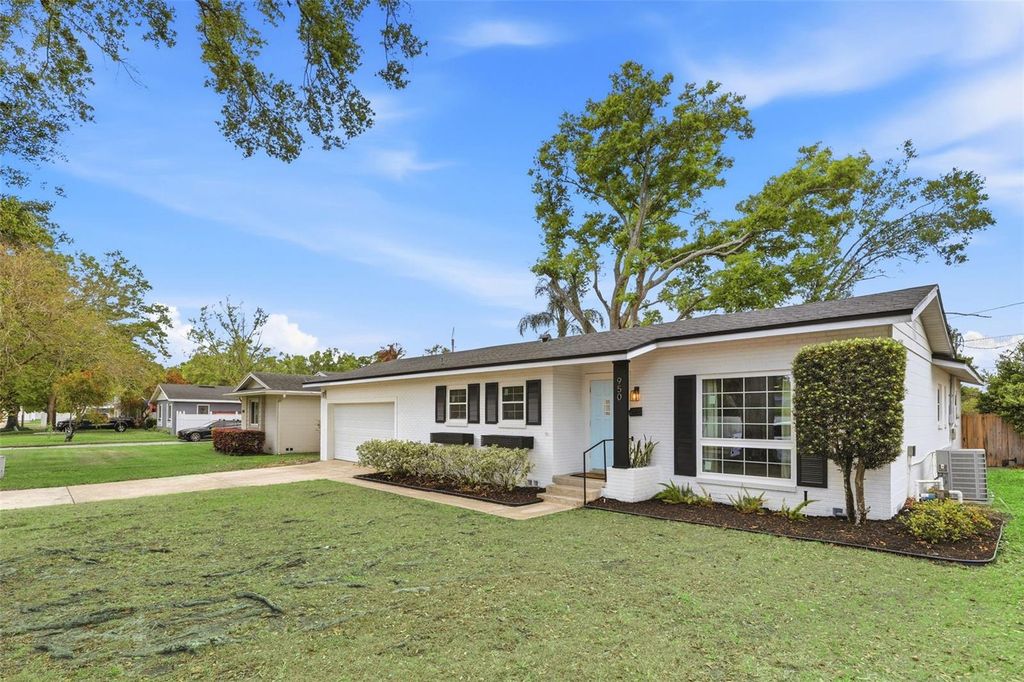 Photo of 950 Fort Lane Drive, Orlando, FL 32806 (MLS # O6399311)