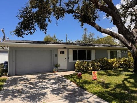 Photo of 1460 Everest Road, Venice, FL 34293 (MLS # N6138008)