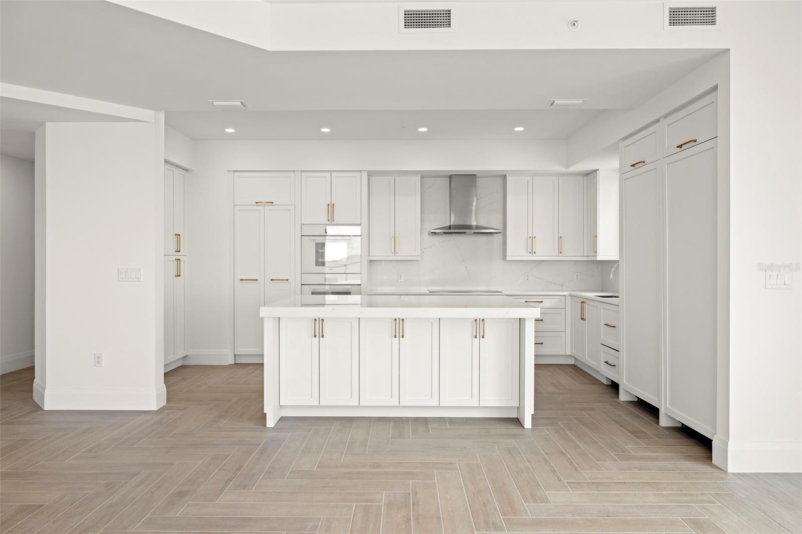 ALTURA BAYSHORE - Residential