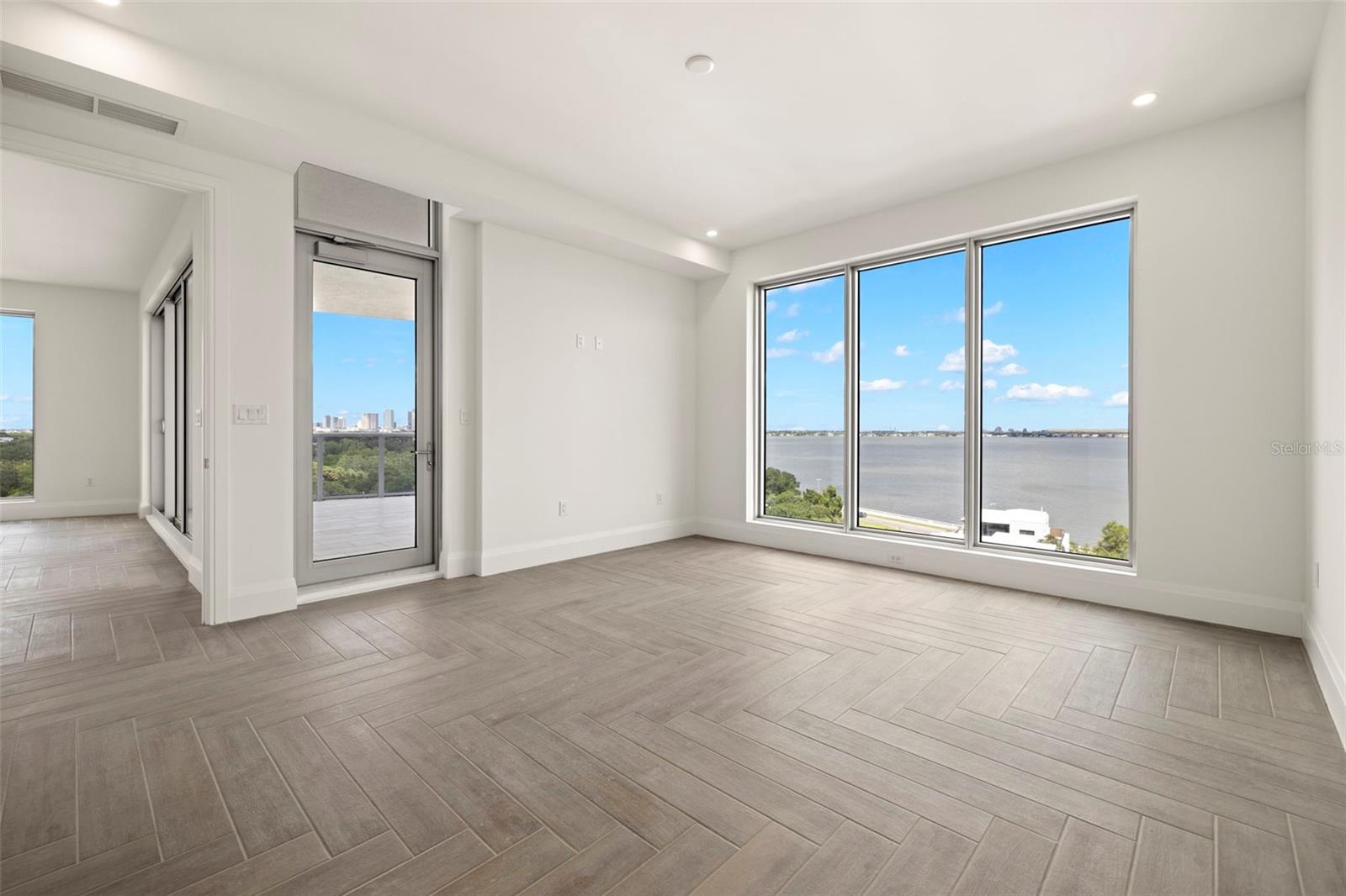 ALTURA BAYSHORE - Residential