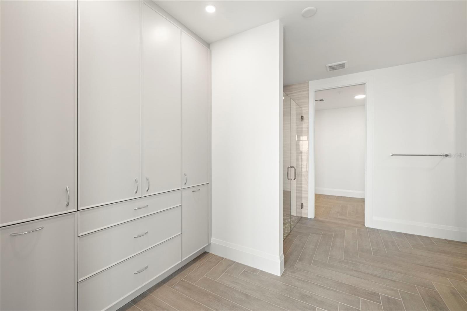 ALTURA BAYSHORE - Residential