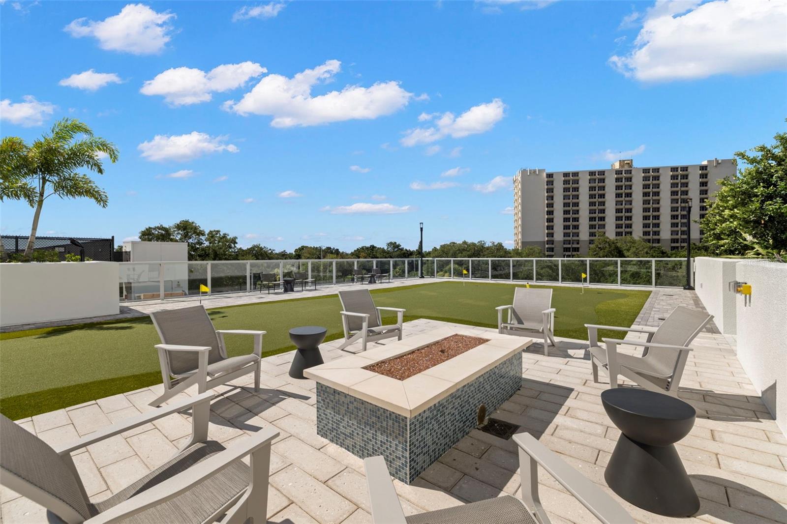 ALTURA BAYSHORE - Residential