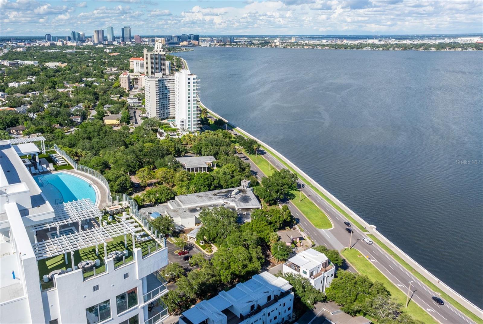 ALTURA BAYSHORE - Residential