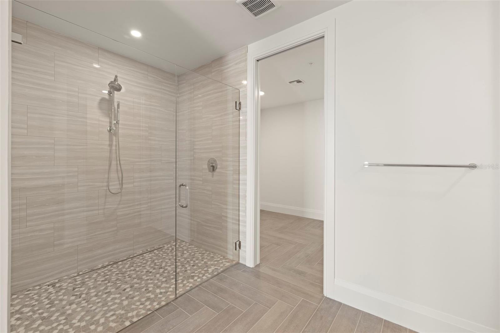 ALTURA BAYSHORE - Residential