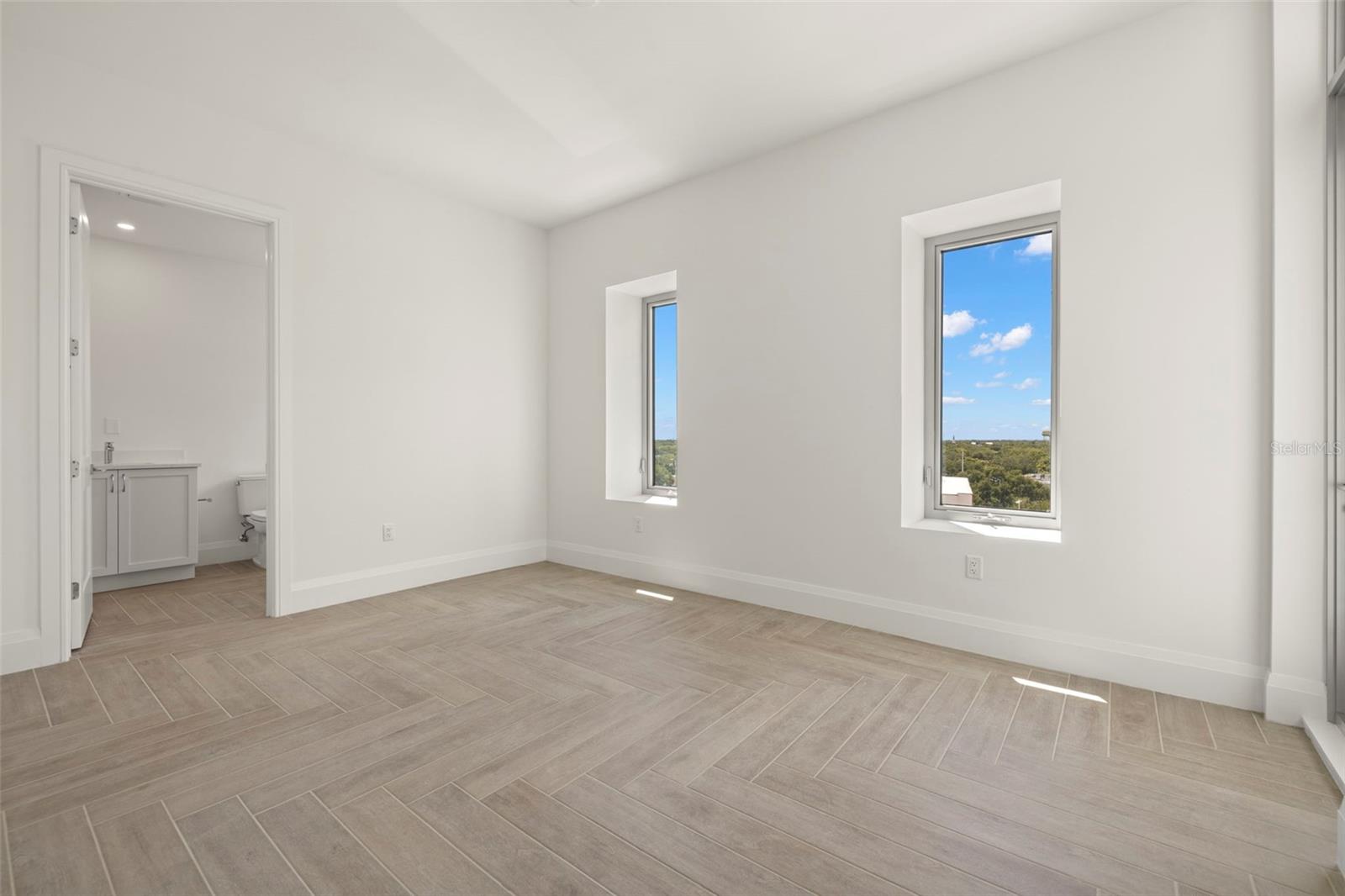 ALTURA BAYSHORE - Residential