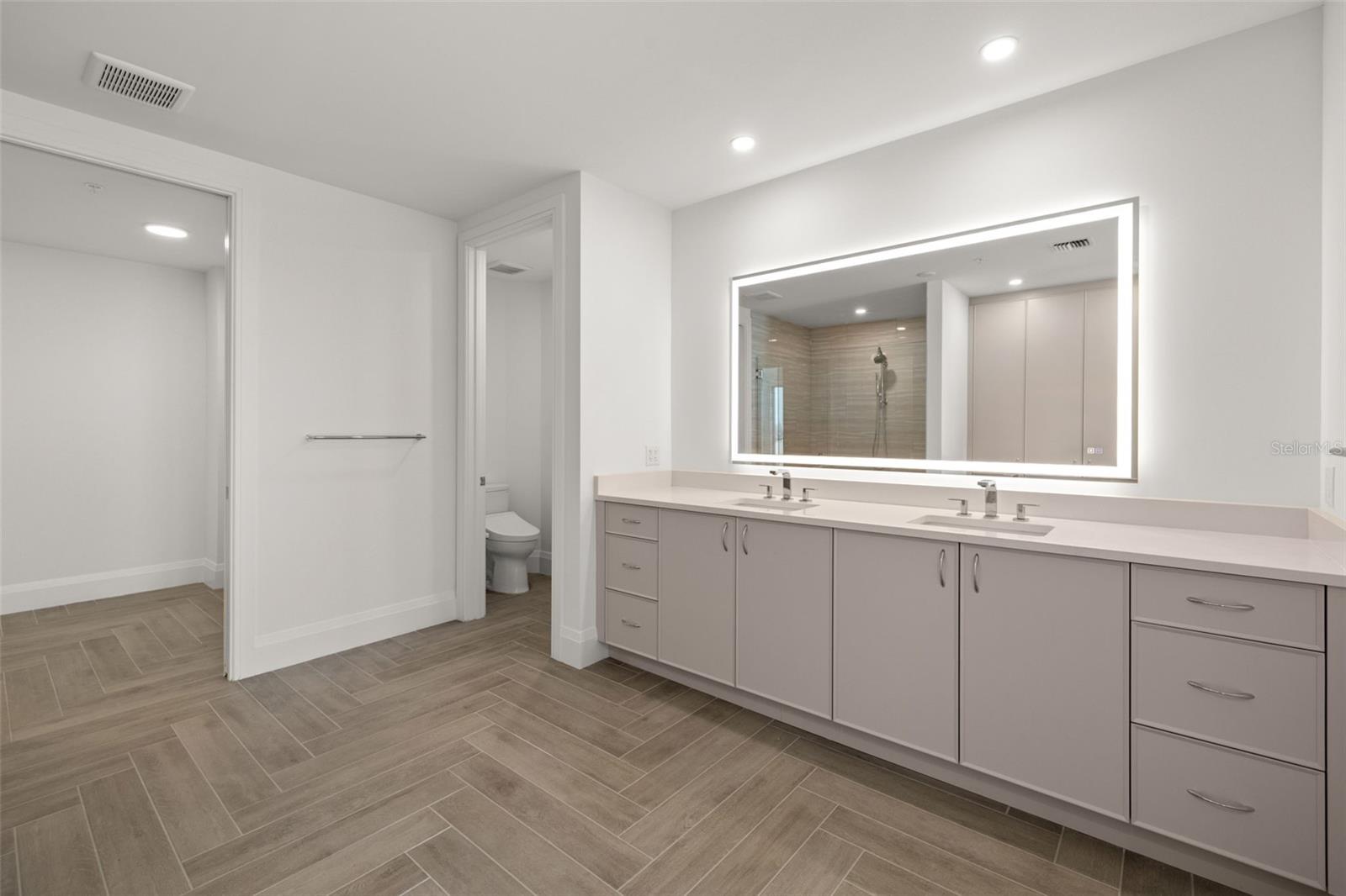 ALTURA BAYSHORE - Residential