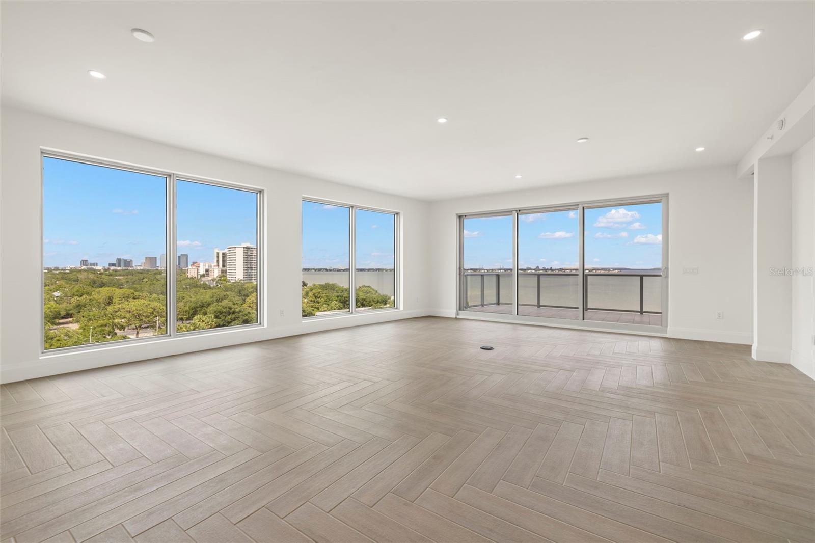 ALTURA BAYSHORE - Residential