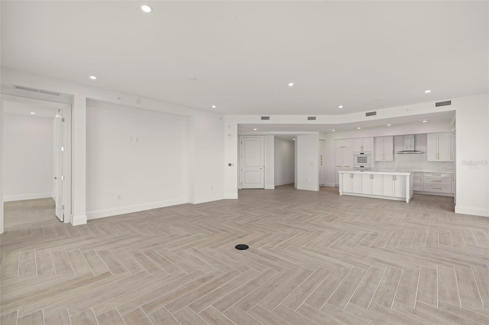 ALTURA BAYSHORE - Residential