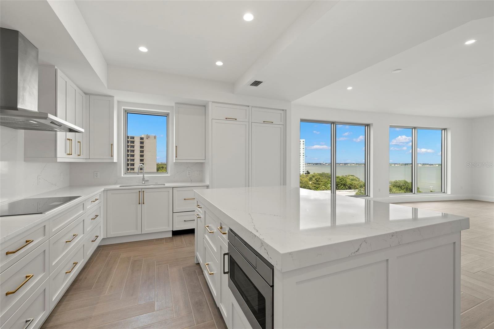 ALTURA BAYSHORE - Residential