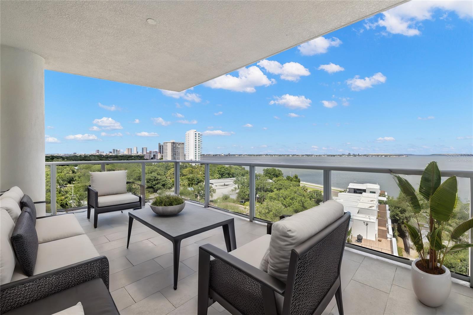 ALTURA BAYSHORE - Residential