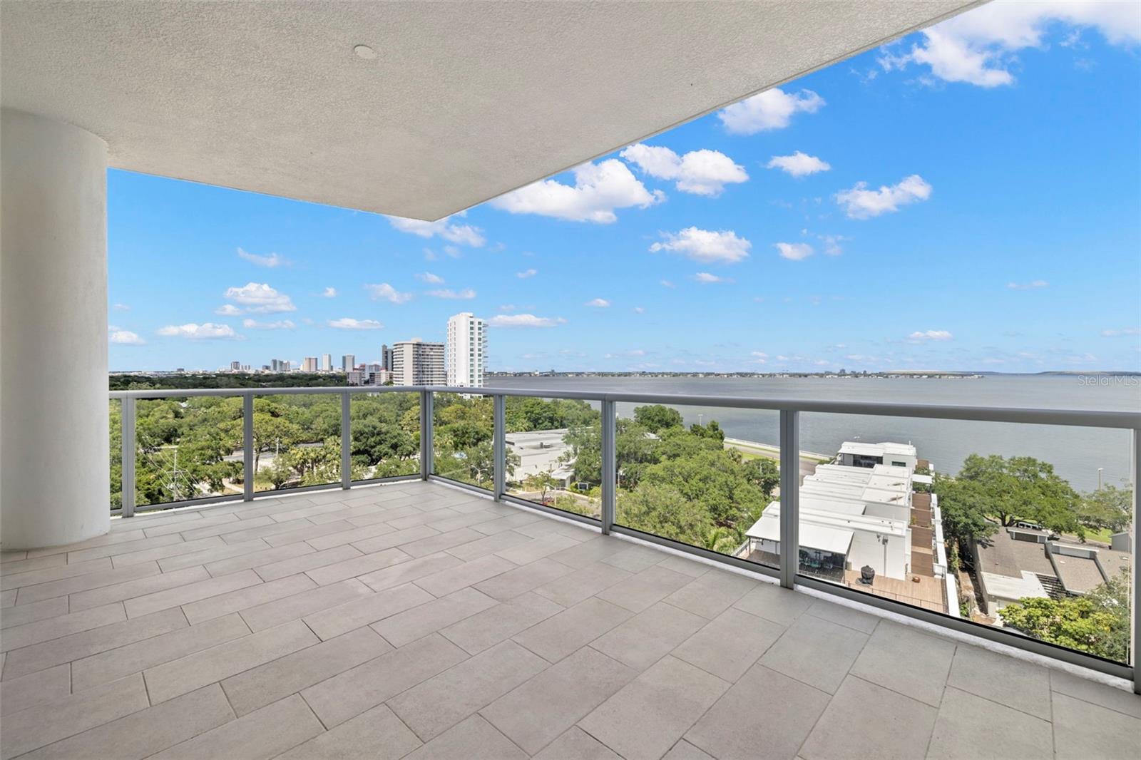 ALTURA BAYSHORE - Residential