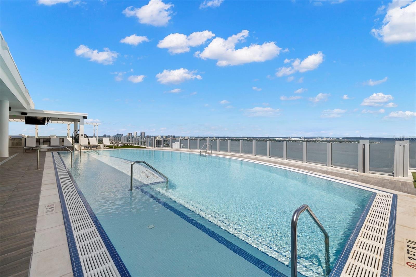 ALTURA BAYSHORE - Residential