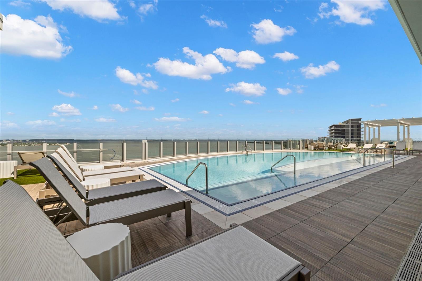 ALTURA BAYSHORE - Residential