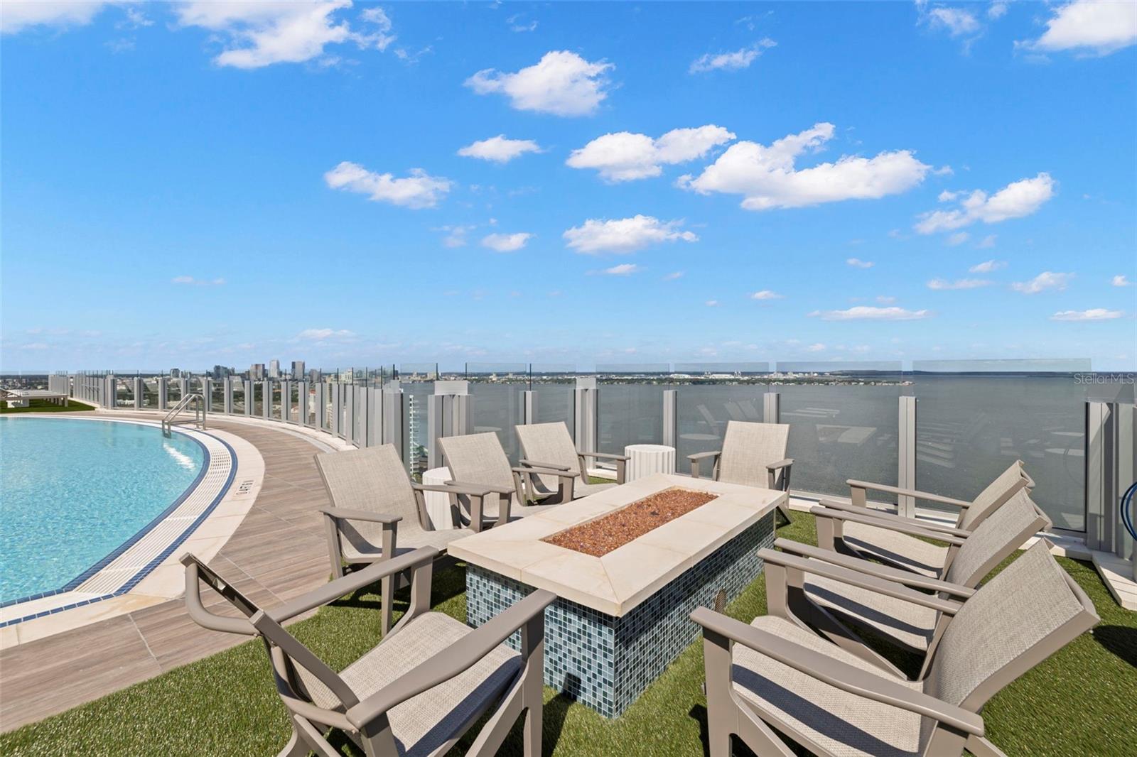 ALTURA BAYSHORE - Residential