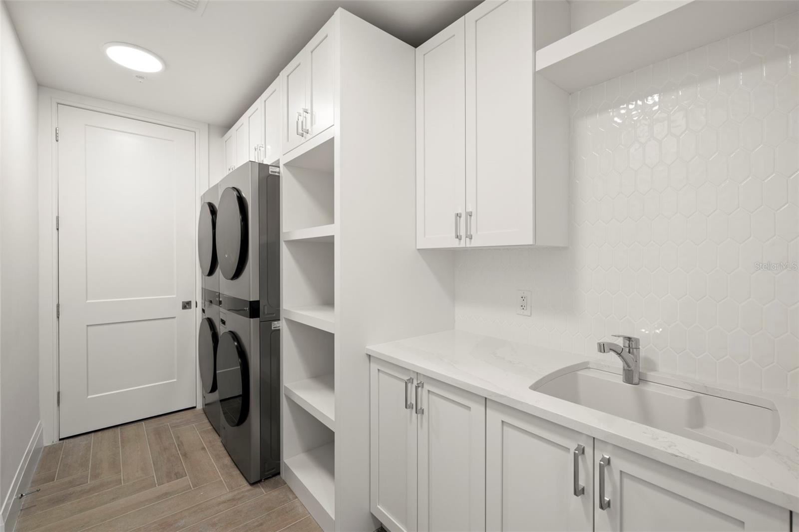 ALTURA BAYSHORE - Residential