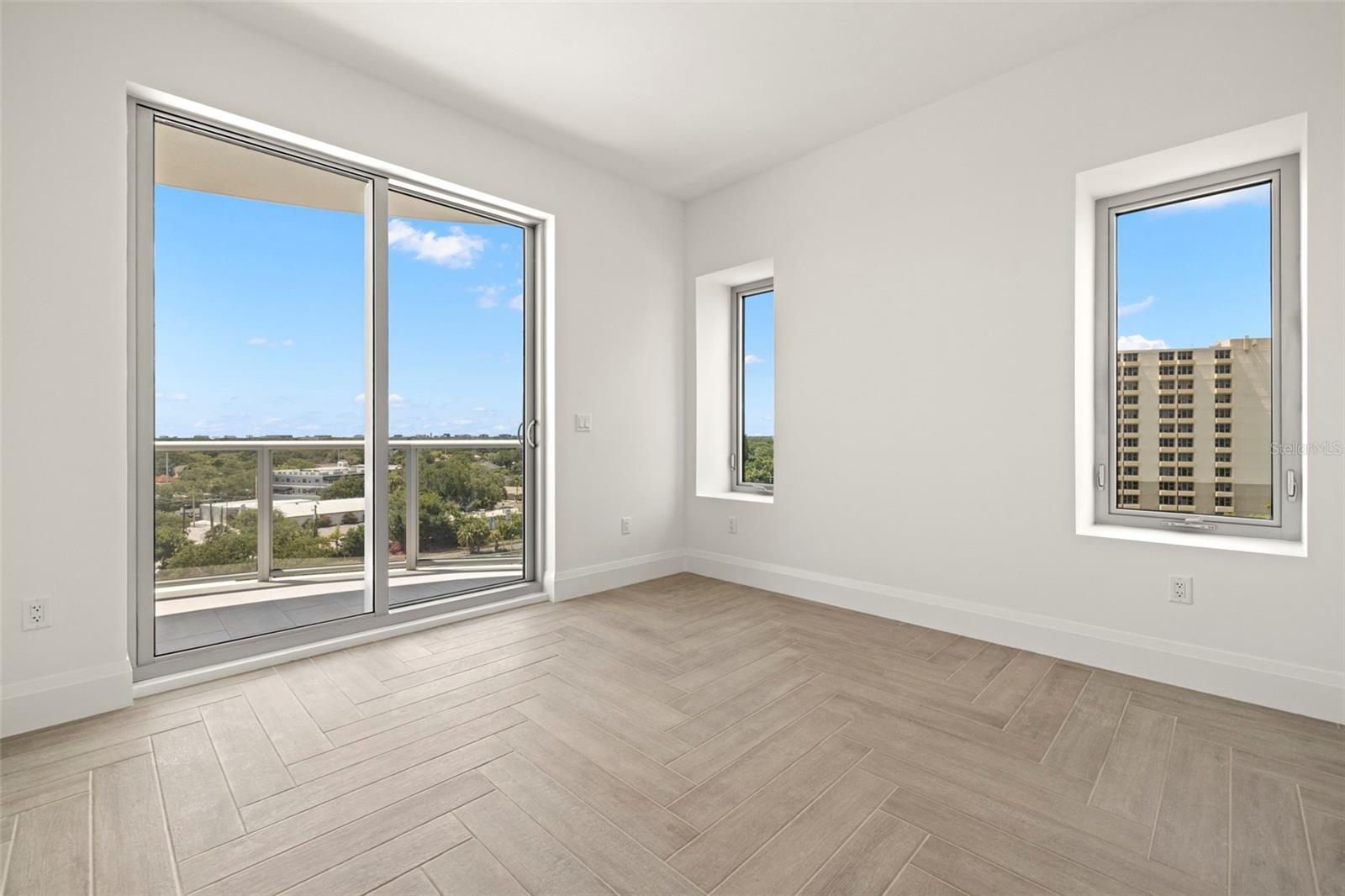 ALTURA BAYSHORE - Residential