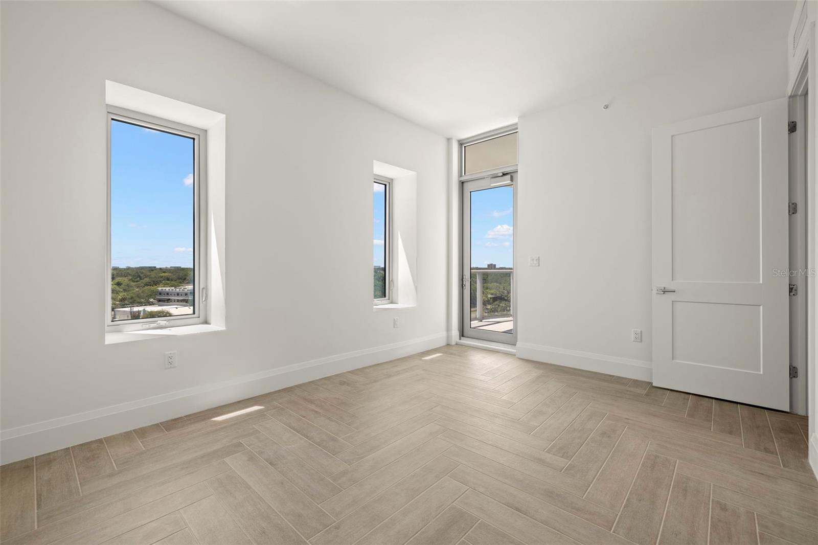 ALTURA BAYSHORE - Residential