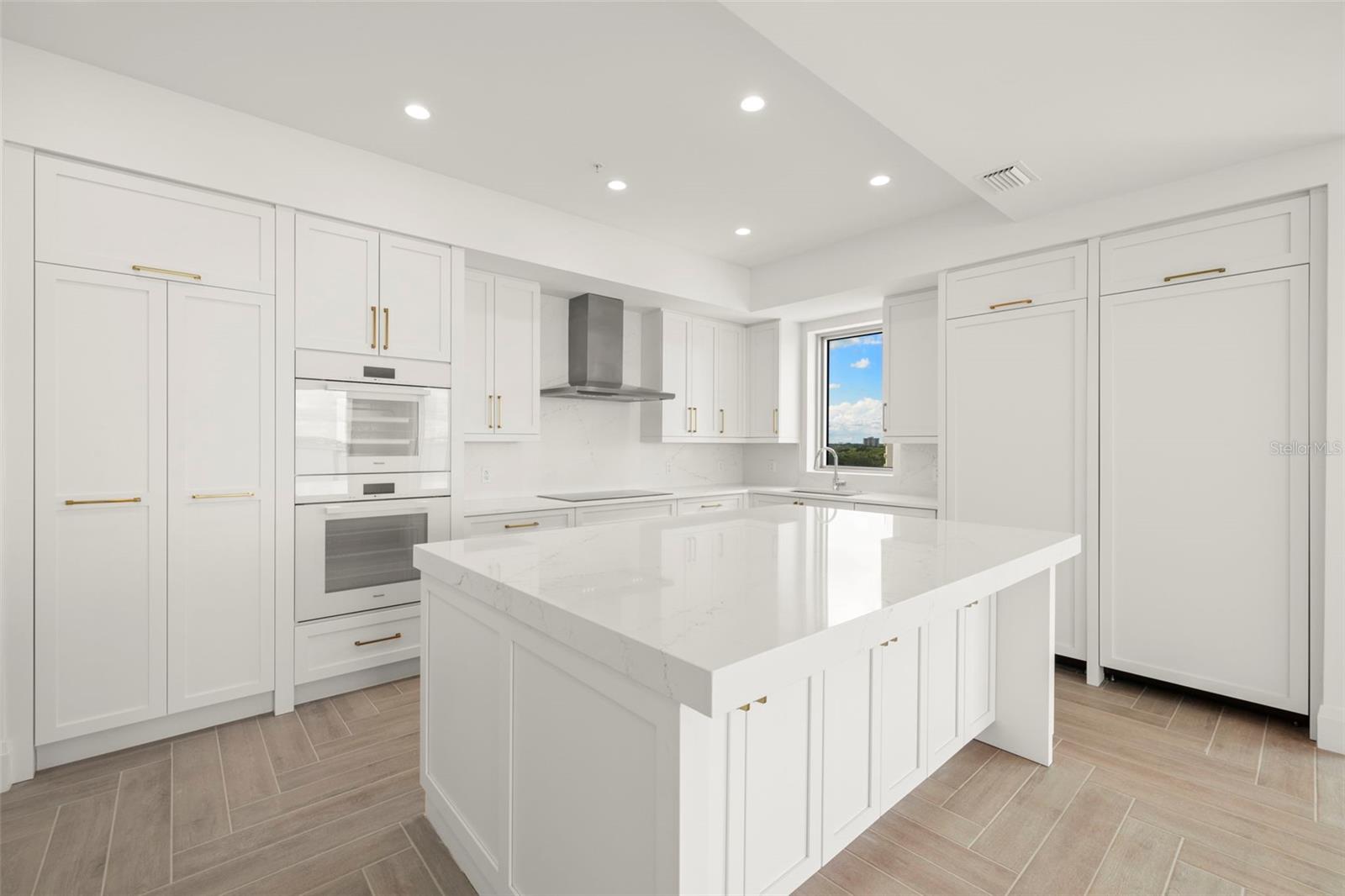 ALTURA BAYSHORE - Residential