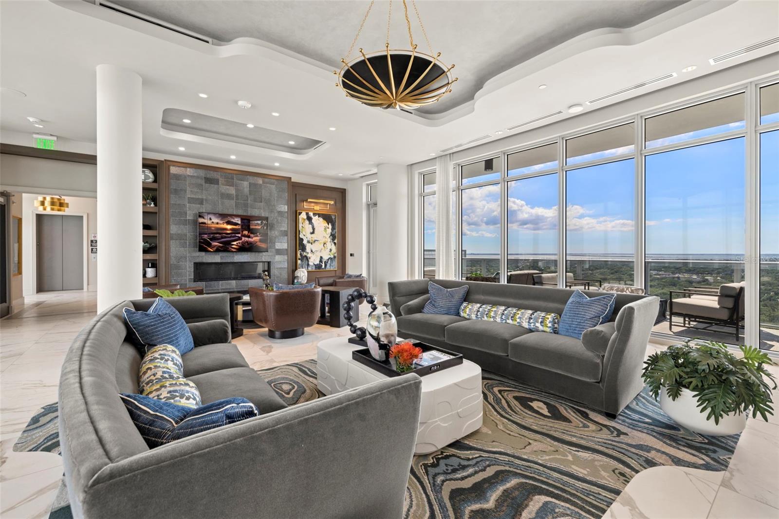 ALTURA BAYSHORE - Residential