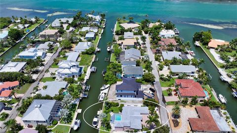 A home in LONGBOAT KEY