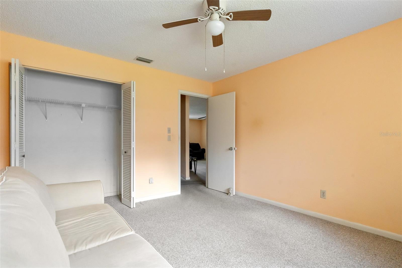CIRCLER SQUARE WOODS - Residential