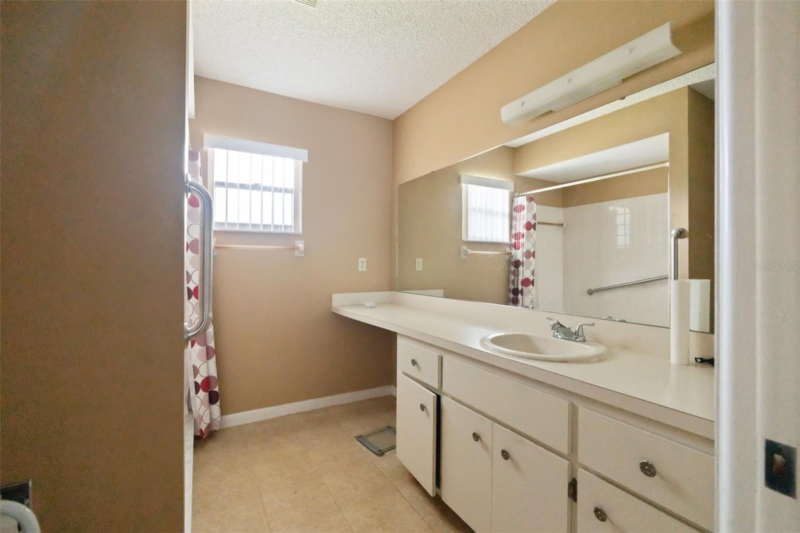 CIRCLER SQUARE WOODS - Residential