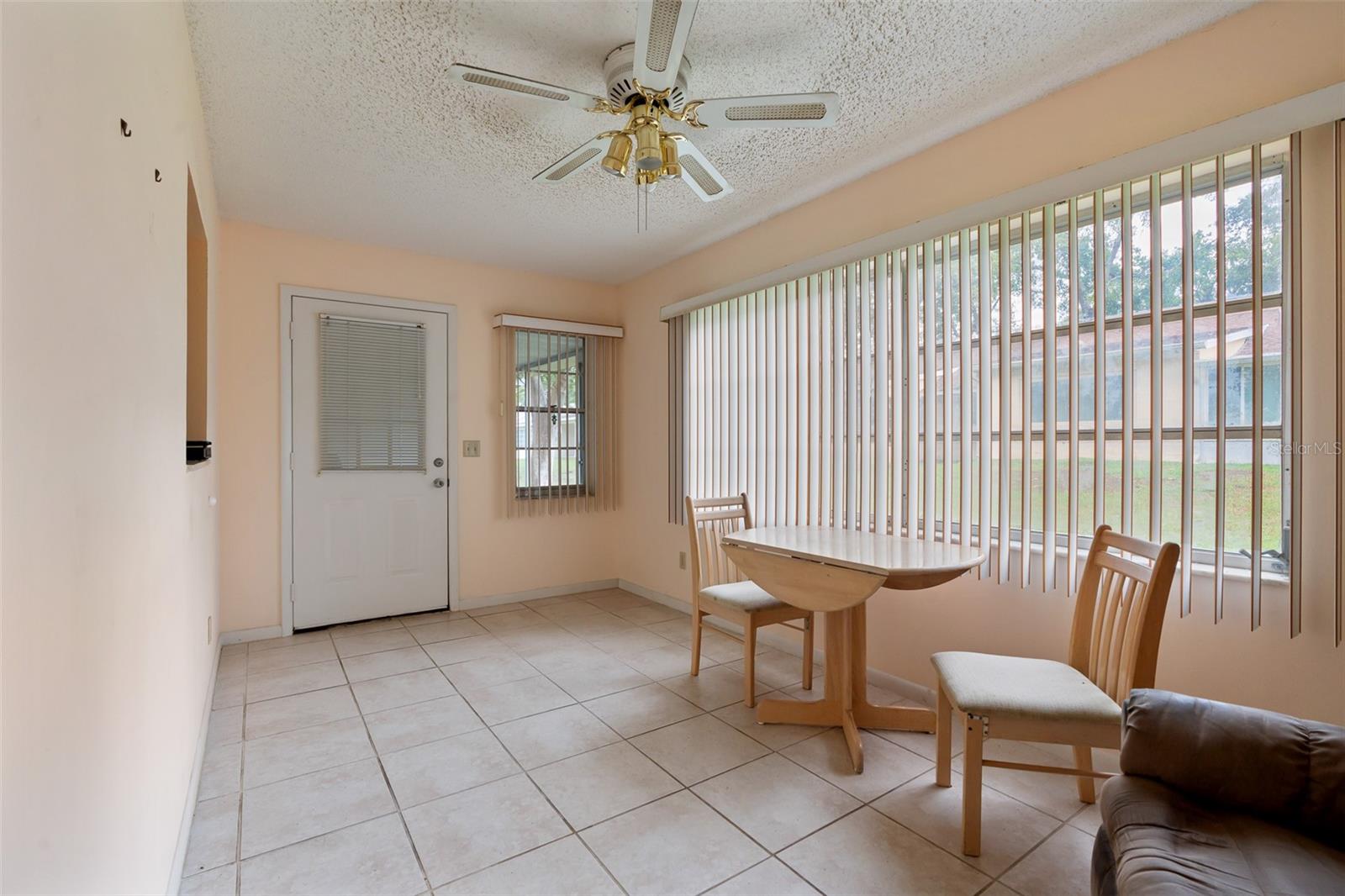 CIRCLER SQUARE WOODS - Residential
