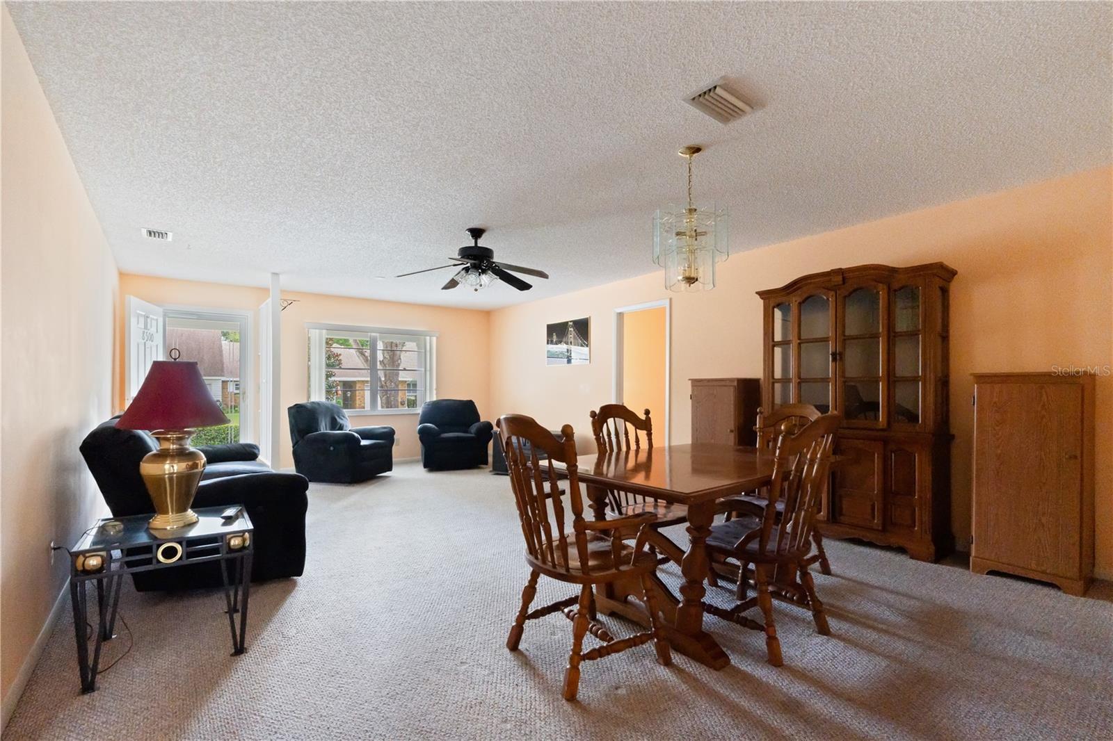 CIRCLER SQUARE WOODS - Residential