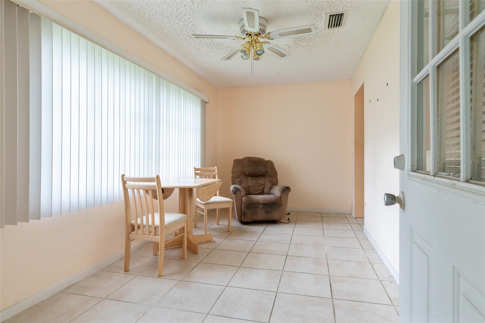 CIRCLER SQUARE WOODS - Residential
