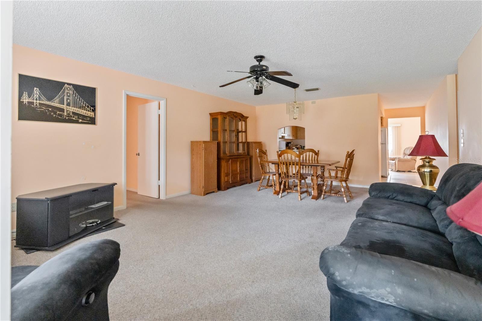 CIRCLER SQUARE WOODS - Residential