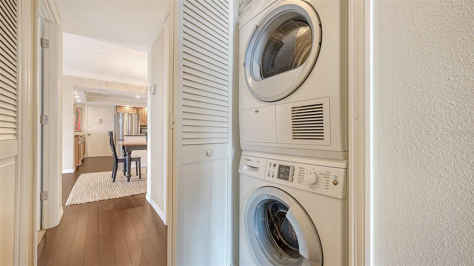 ST ARMAND TOWERS NORTH - Residential